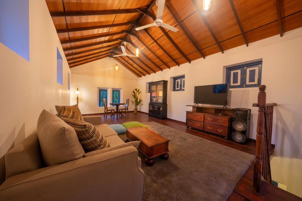5br Luxury With Pool The Blues